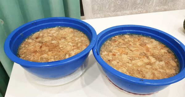 Todos los días el hermano menor de mi marido y su mujer vienen a comer a nuestra casa, dejando una montaña de platos sin lavar