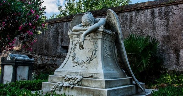 Esta escultura se encuentra en un cementerio romano… ¡Su historia te robará un par de lágrimas!