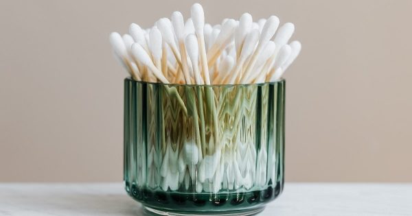 Siempre tengo un par de paquetes de hisopos de algodón en la casa, te mostraré lo que hago con ellos en mi tiempo libre