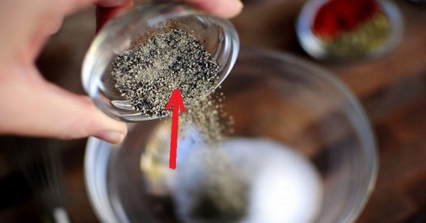 ¡Si dentro del paquete de pimienta molida encuentras ESTO — tíralo al basurero!