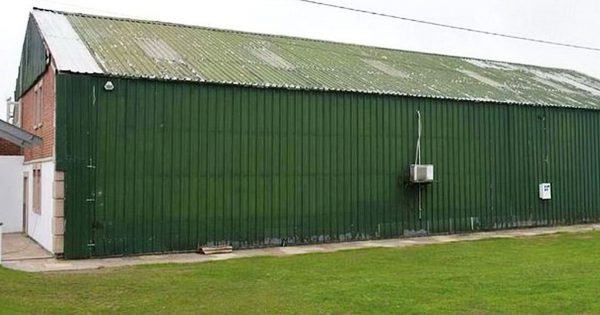 En un granero vivió un millonario clandestino durante quince años