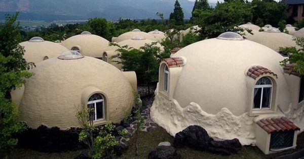 ¿Cuánto tiempo durarán las casas con cúpula hechas de espuma, que se construyeron en 2 horas?