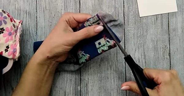 Recogiendo calcetines sin un par, encontré un uso brillante para ellos en el hogar