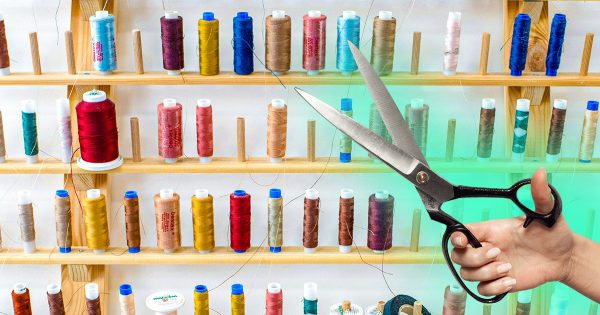 La costurera mostró cómo afilar cualquier tijera para que su nitidez ayude en el trabajo