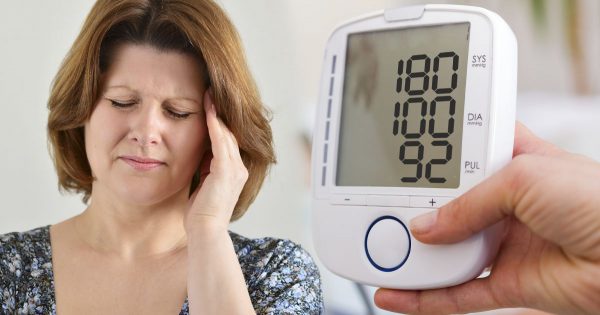 Un amigo de la familia vino de visita con la tensión alta, la abuela la redujo con remedios caseros