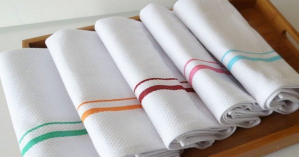 Remedios por los cuales las toallas de cocina, sin hervirlas, brillarán como la nieve
