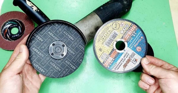 ¿Por qué poner los discos de corte en el molinillo con la imagen hacia adentro?