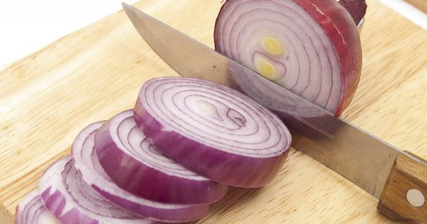 Mi mamá me enseñó a comer cebollas a la hora de dormir, te cuento todos los beneficios