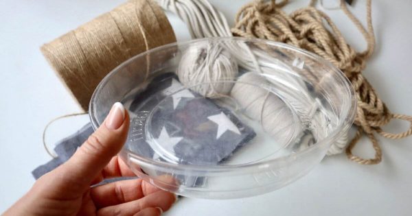 Cómo hacer una canasta con una caja de pastel: no peor que la de una tienda