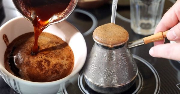 Cómo preparar correctamente el café en una cafetera turca