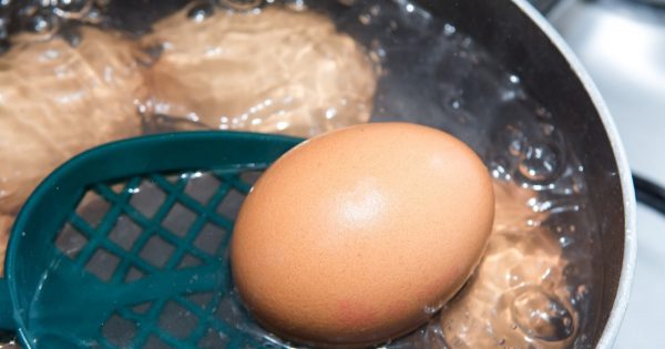 Cómo hervir los huevos sin que se rompan