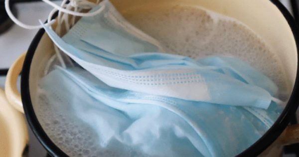 ¿Qué pasó con la máscara que la esposa lavó en agua hirviendo?