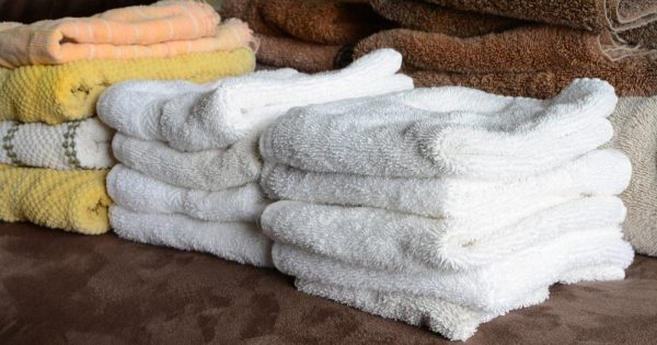 Cómo lavar las toallas de rizo para mantenerlas suaves