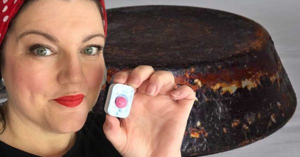 Cómo limpiar el revestimiento de una sartén con una pastilla para lavavajillas