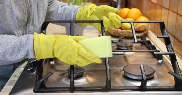 Cómo limpiar la rejilla de una cocina de gas con mostaza Cómo limpiar la rejilla de una cocina de gas con mostaza