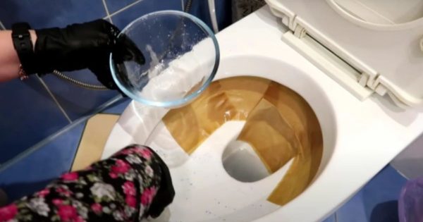 Cómo limpiar las manchas amarillas del inodoro Cómo limpiar las manchas amarillas del inodoro