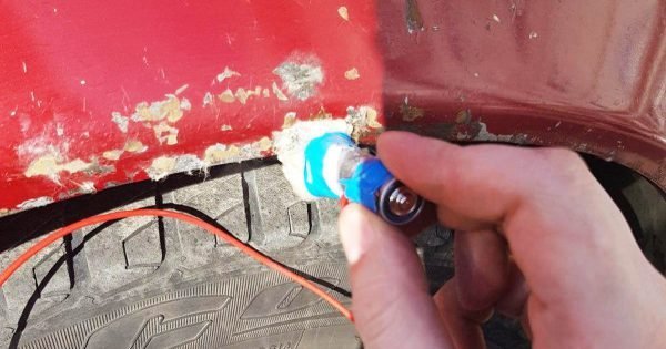 Cómo eliminar permanentemente las manchas de óxido de la carrocería del automóvil