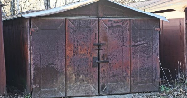 Una forma confiable de pintar metal si eres demasiado vago para limpiarlo del óxido.