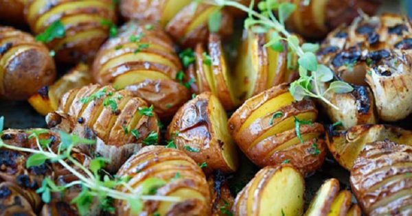 La receta del día: Patatas al horno con ajo. ¡Una delicia digna de un rey!