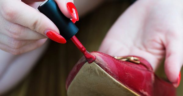 Pensaba que las botas de cuero no se podían salvar, pero mi marido eliminó rápidamente los arañazos de los zapatos…