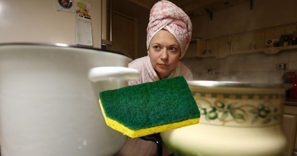 ¿Por qué cortar una esquina de la esponja para platos?