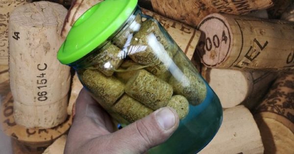 ¿Por qué vale la pena poner corchos de vino en frascos?