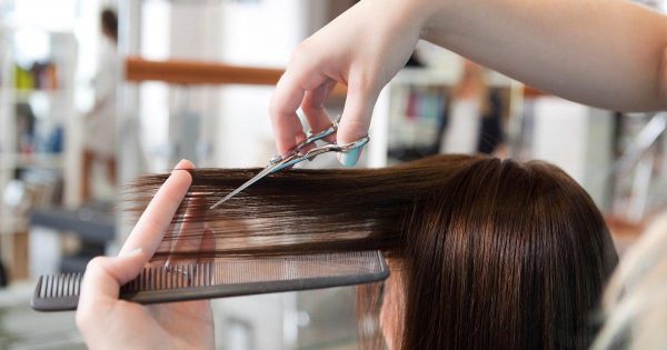 ¿Por qué este peinado a la moda tiene una gran demanda entre las damas de 50+?