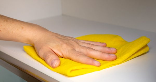 Los astutos franceses conocen una forma de protegerse del polvo durante meses, nadie lava muebles en hoteles caros todos los días. Los astutos franceses conocen una forma de protegerse del polvo durante meses, nadie lava muebles en hoteles caros todos los días.