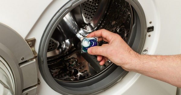 ¿Tiene sentido verter el polvo directamente en el tambor de la lavadora?