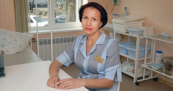 ¡El vientre femenino debe ser suave! Consejos de una gineco-obstetra para las chicas atléticas…