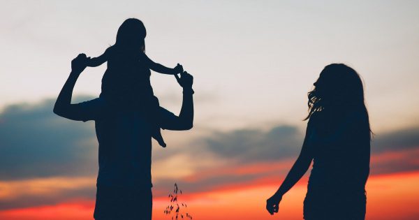 El marido no colgó a tiempo y escuchó lo que su mujer dijo después de hablar con él