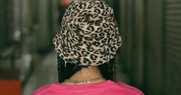 Estilista perspicaz nombra cosas en el guardarropa de las mujeres que solo gritan baja autoestima