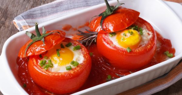 Los huevos fritos en tomates: ¡Un desayuno al que nadie renunciará!