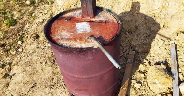 Ingenioso producto casero para reutilizar un viejo barril: Un incinerador de basura