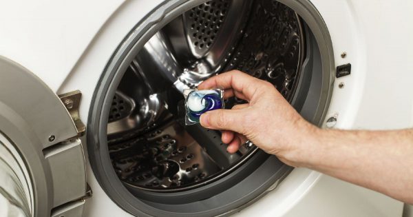 ¿Por qué no usar cápsulas cuando se lava en una lavadora? He aquí algunos inconvenientes.