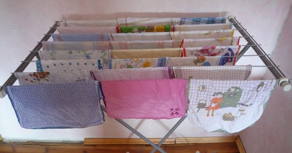 Por qué no debes secar las sábanas mojadas en tu habitación