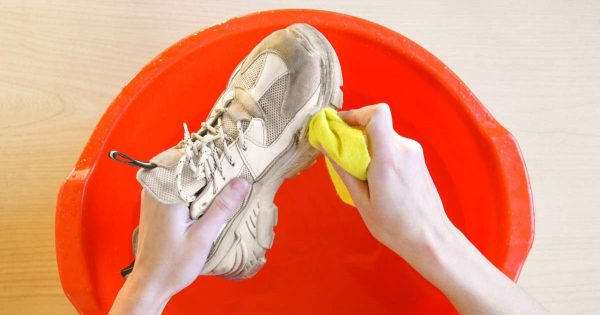 Lleva dos años usando zapatillas blancas y parecen compradas ayer