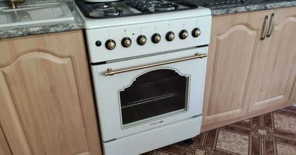 Cómo devolver el brillo al cristal del horno, eliminando el hollín y los depósitos viscosos