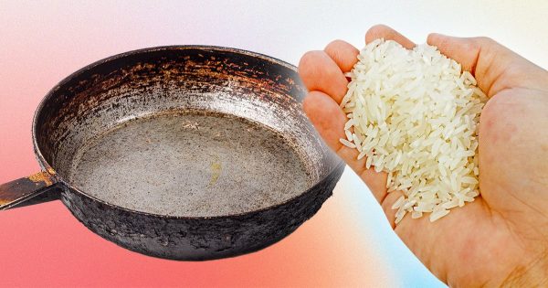 Cómo limpiar una sartén de depósitos de carbón Cómo limpiar una sartén de depósitos de carbón