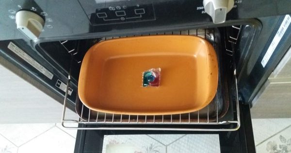 Me golpeé el dedo con la puerta, pero el horno en funcionamiento brilló, todo lo que necesitas es una cápsula común Me golpeé el dedo con la puerta, pero el horno en funcionamiento brilló, todo lo que necesitas es una cápsula común