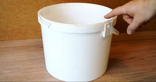 Qué hacer con un cubo de plástico y una cuerda en casa.