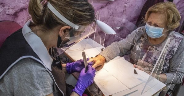 Por qué nunca voy a una manicurista en casa