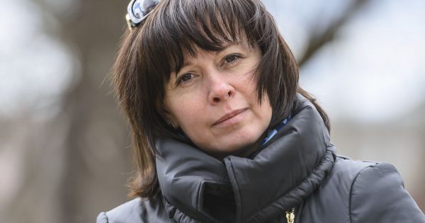 Lo que distorsiona salvajemente el aspecto de una mujer después de los 40