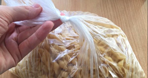 Nudo en una bolsa: cómo desatar una bolsa de plástico