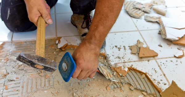 La vida cambió irreversiblemente cuando mi esposo se deshizo de las baldosas del baño.