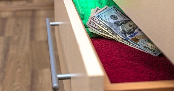 Dónde guardar el dinero en casa para que se te pegue como la miel Dónde guardar el dinero en casa para que se te pegue como la miel