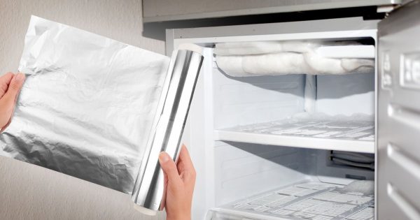 Por qué deberías colocar siempre un rollo de papel de aluminio en el congelador Por qué deberías colocar siempre un rollo de papel de aluminio en el congelador