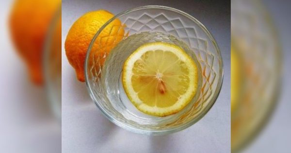 Agua con limón: cómo usarla correctamente