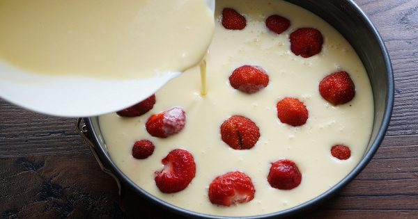 La receta de hoy: Tarta de fresas con clafoutis. ¡La torta más rápida del mundo!