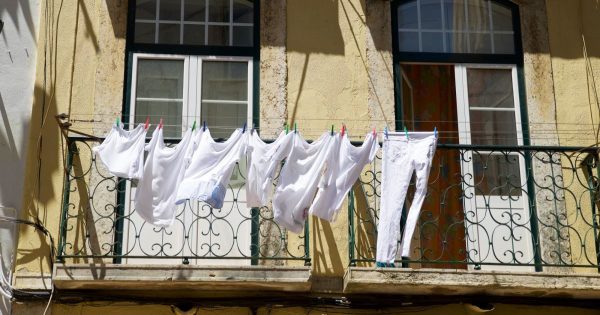 El consejo de una ama de casa receptiva para dejar de planchar para siempre